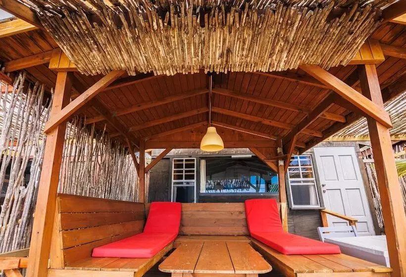 هتل Conch Beach Cabins   Rumbus Beach