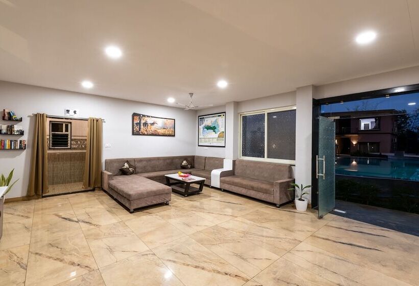 בית מלון כפרי Goldmark Resort Churna In Satpura National Park