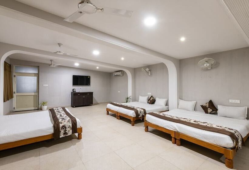 בית מלון כפרי Goldmark Resort Churna In Satpura National Park