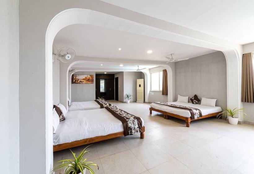 בית מלון כפרי Goldmark Resort Churna In Satpura National Park