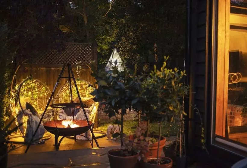 ホテル Romantic Lodge On Edge Of Nature Reserve