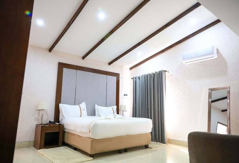 هتل The Distinction Boutique