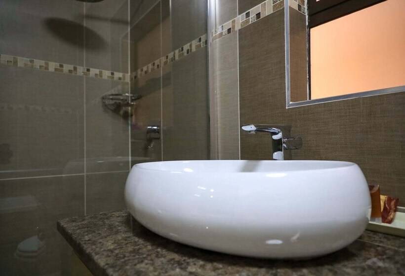 هتل The Distinction Boutique