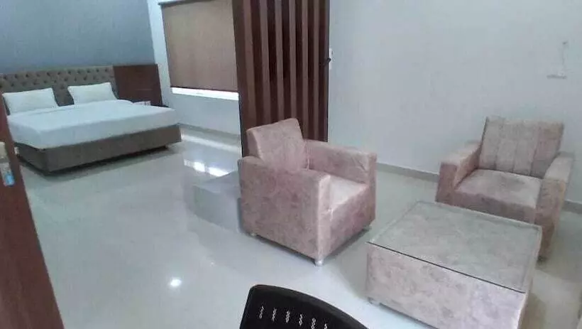 ホテル Himalayan Off Trails