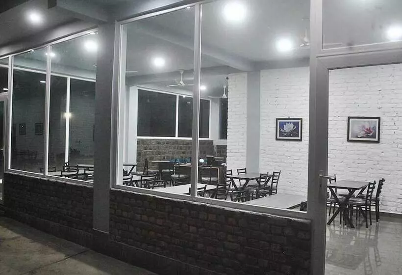 ホテル Himalayan Off Trails