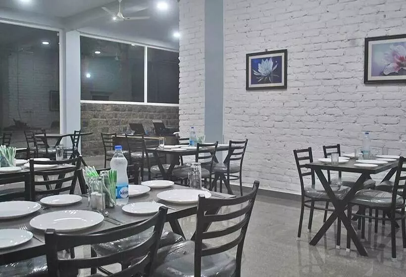 ホテル Himalayan Off Trails