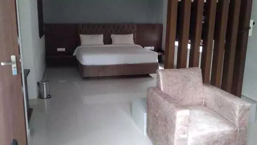 ホテル Himalayan Off Trails