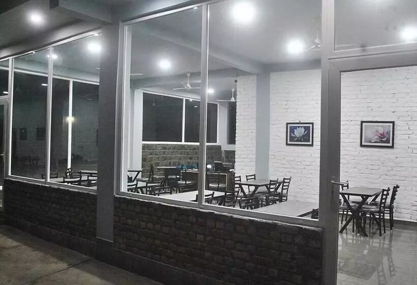 ホテル Himalayan Off Trails