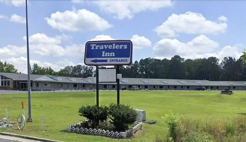 Hotelli Travelers Inn