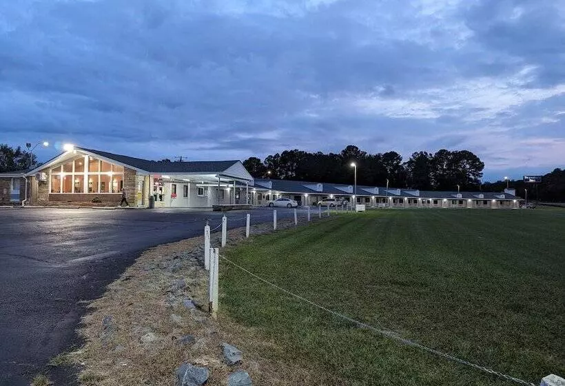 Hotelli Travelers Inn