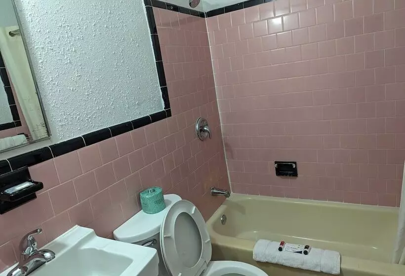 Hotelli Travelers Inn