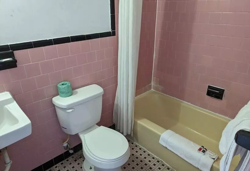 Hotelli Travelers Inn