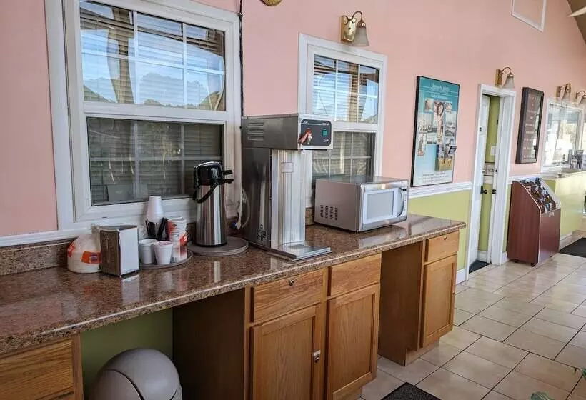 Hotelli Travelers Inn