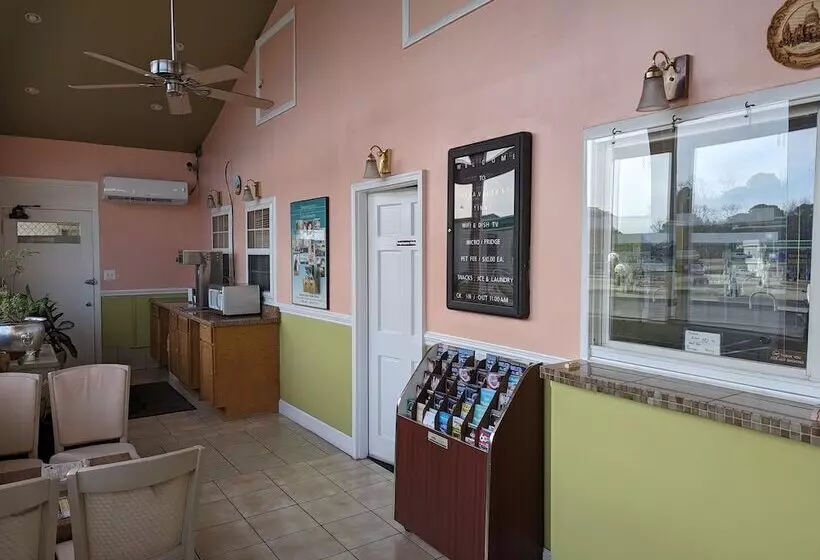 Hotelli Travelers Inn