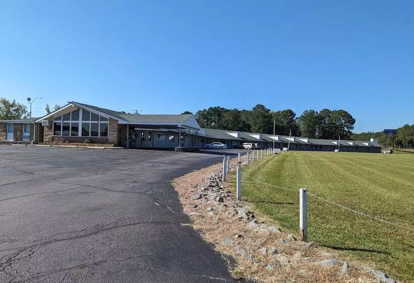 Hotelli Travelers Inn