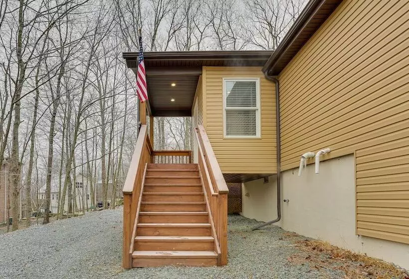 Hike, Swim & Ski: Home W/ Deck In Lackawaxen