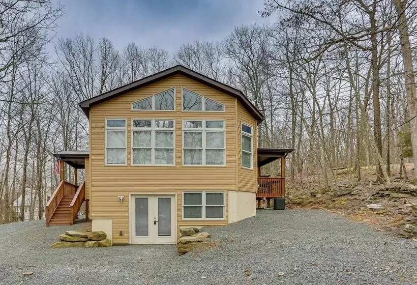 Hike, Swim & Ski: Home W/ Deck In Lackawaxen