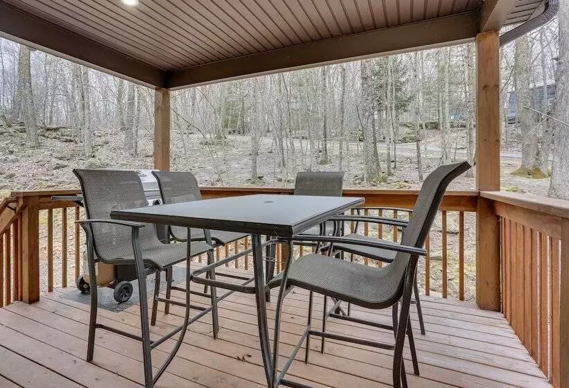 Hike, Swim & Ski: Home W/ Deck In Lackawaxen