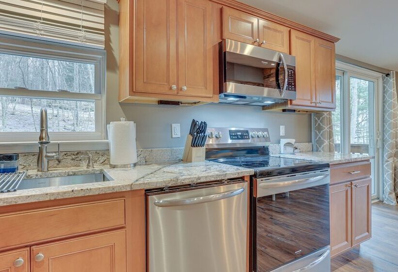 Hike, Swim & Ski: Home W/ Deck In Lackawaxen