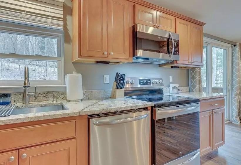 Hike, Swim & Ski: Home W/ Deck In Lackawaxen