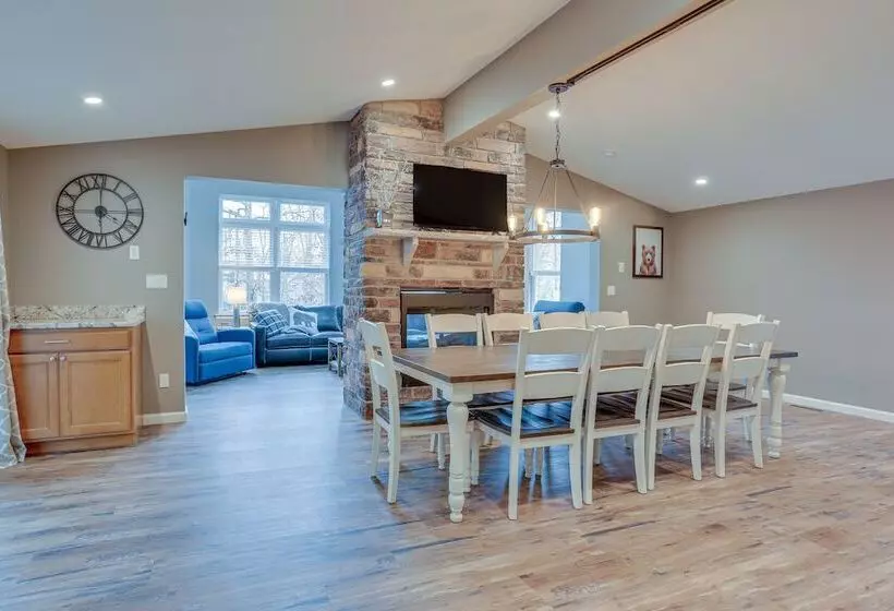 Hike, Swim & Ski: Home W/ Deck In Lackawaxen