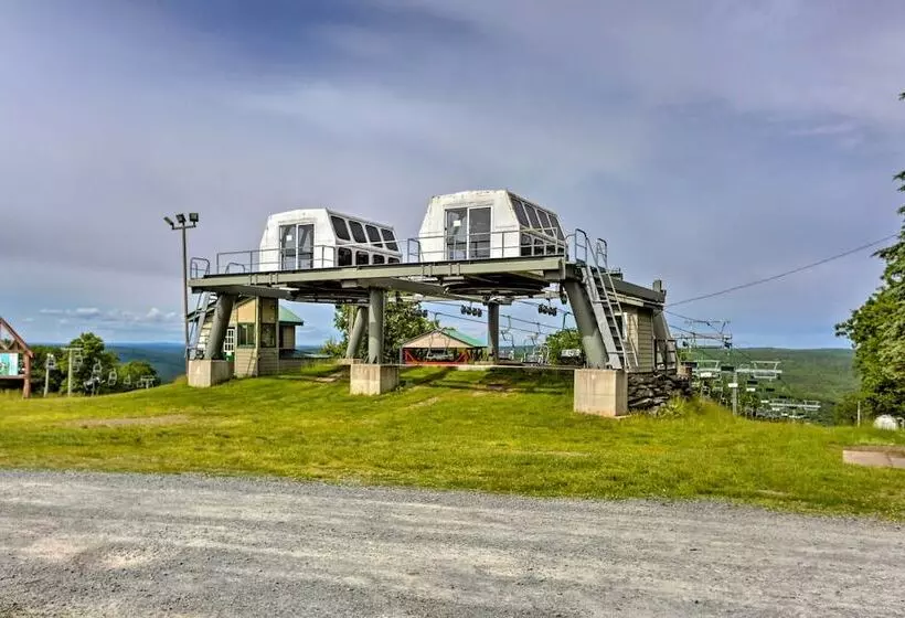 Hike, Swim & Ski: Home W/ Deck In Lackawaxen