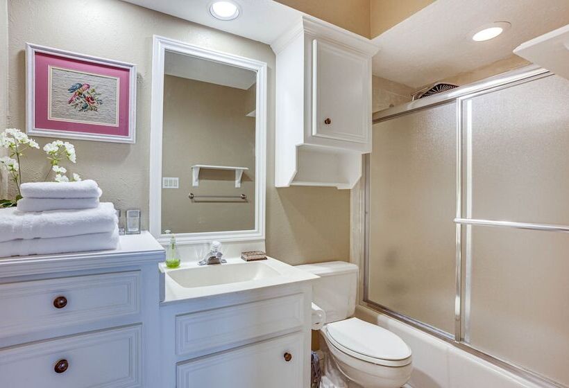 Lakefront Montgomery Home W/ Private Dock!