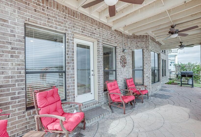 Lakefront Montgomery Home W/ Private Dock!