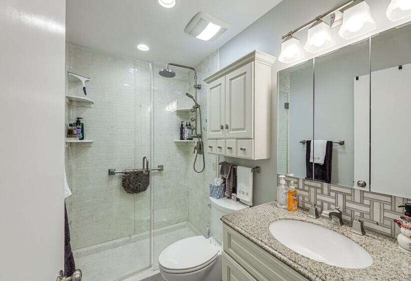 Lovely Lexington Home: 4 Mi To Downtown!