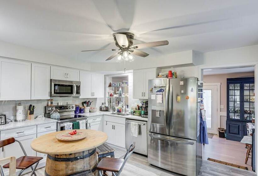 Lovely Lexington Home: 4 Mi To Downtown!