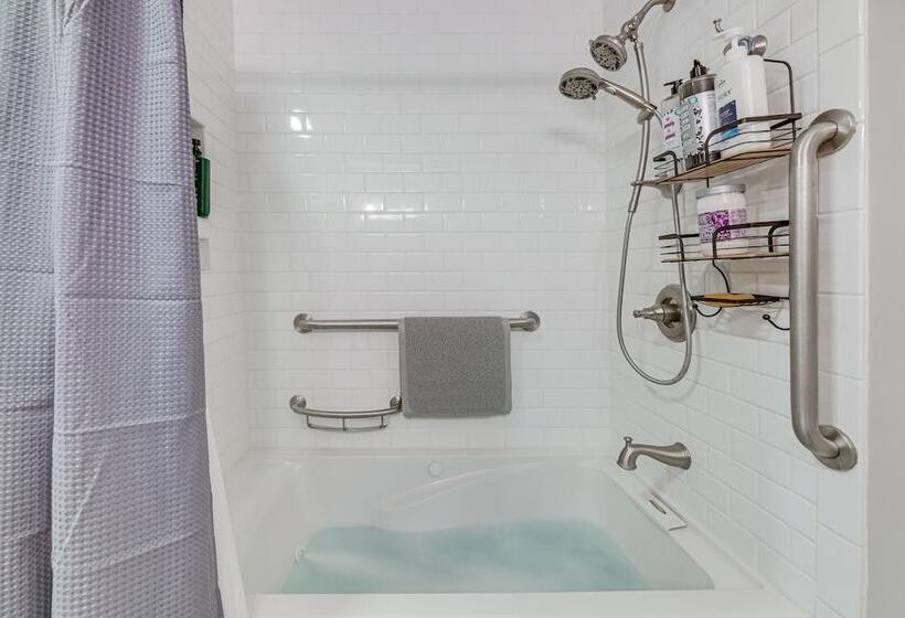 Lovely Lexington Home: 4 Mi To Downtown!