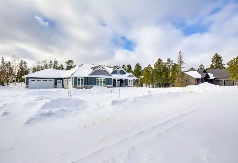 Modern Lead Cabin W/ Hot Tub, 6 Mi To Skiing!