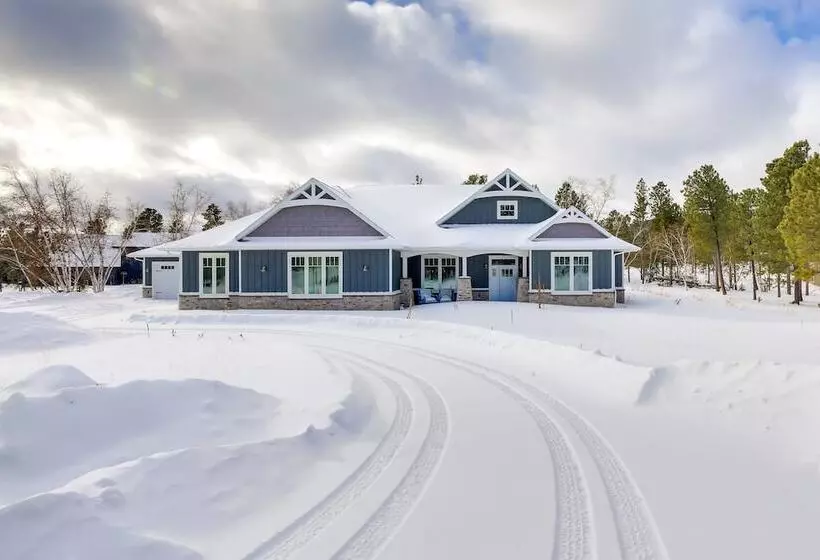 Modern Lead Cabin W/ Hot Tub, 6 Mi To Skiing!