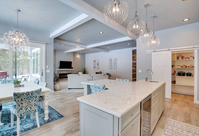 Modern Lead Cabin W/ Hot Tub, 6 Mi To Skiing!