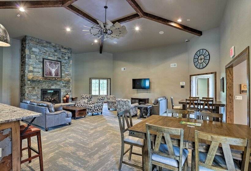 Modern Lead Cabin W/ Hot Tub, 6 Mi To Skiing!