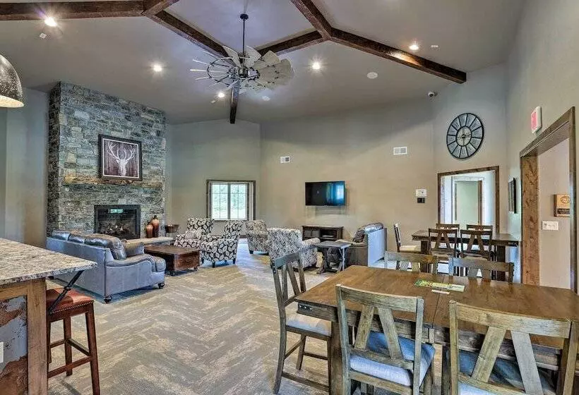 Modern Lead Cabin W/ Hot Tub, 6 Mi To Skiing!