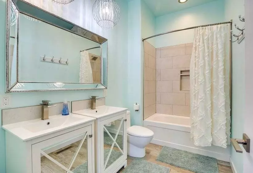 Modern Lead Cabin W/ Hot Tub, 6 Mi To Skiing!