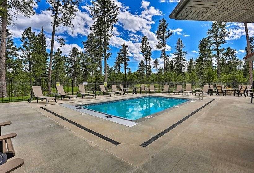 Modern Lead Cabin W/ Hot Tub, 6 Mi To Skiing!