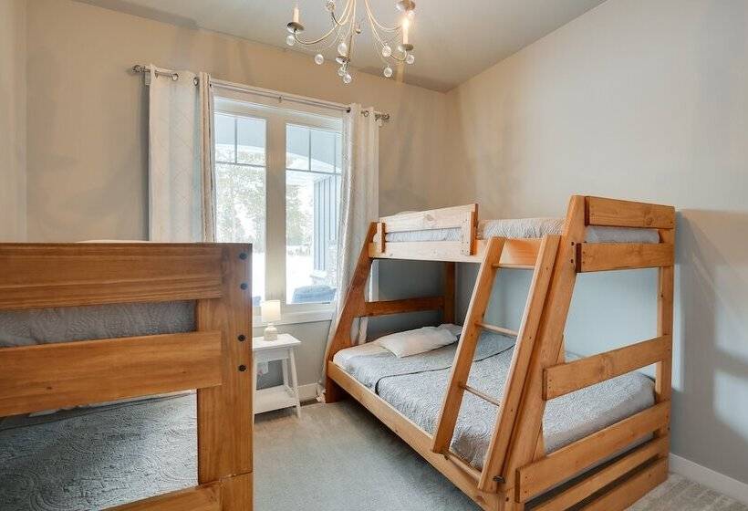 Modern Lead Cabin W/ Hot Tub, 6 Mi To Skiing!