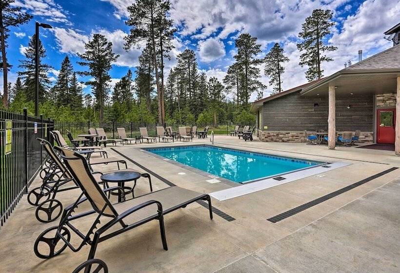 Modern Lead Cabin W/ Hot Tub, 6 Mi To Skiing!