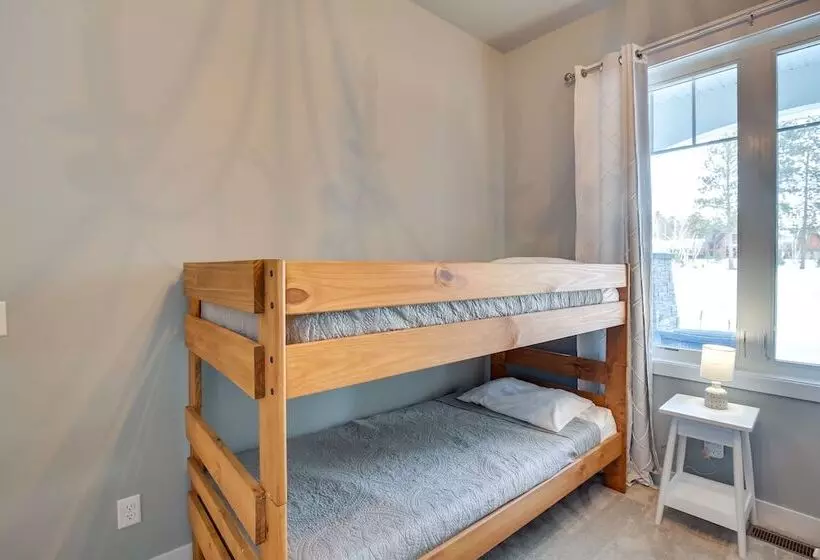 Modern Lead Cabin W/ Hot Tub, 6 Mi To Skiing!