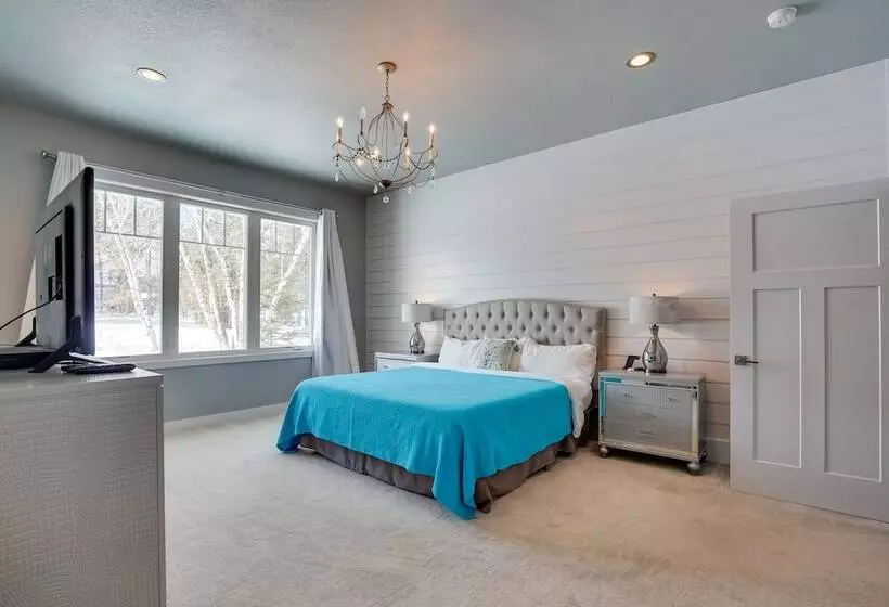 Modern Lead Cabin W/ Hot Tub, 6 Mi To Skiing!