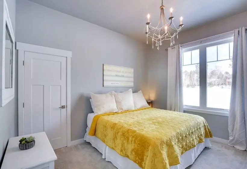 Modern Lead Cabin W/ Hot Tub, 6 Mi To Skiing!