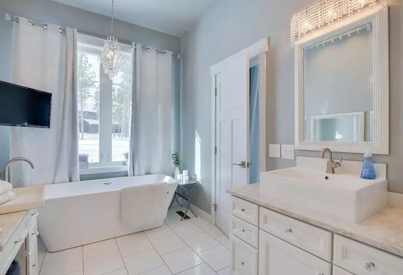 Modern Lead Cabin W/ Hot Tub, 6 Mi To Skiing!