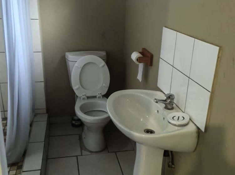 بنسيون Unami Self Catering Accommodation