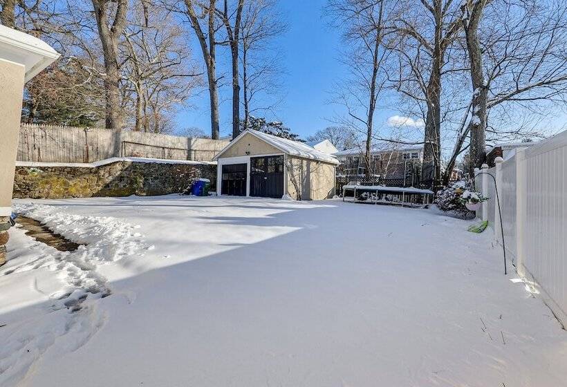 Charming Connecticut Retreat Near Museums & Hiking