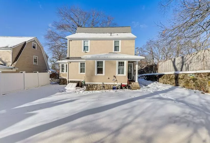 Charming Connecticut Retreat Near Museums & Hiking