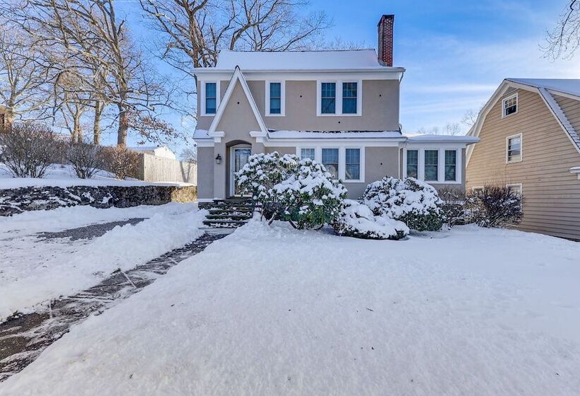 Charming Connecticut Retreat Near Museums & Hiking