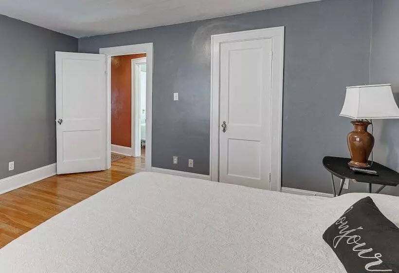 Charming Connecticut Retreat Near Museums & Hiking