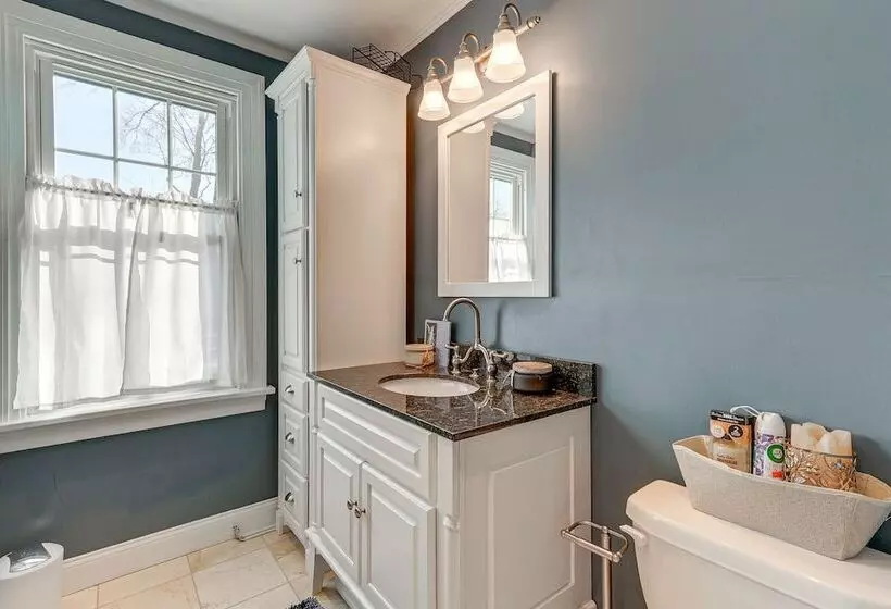 Charming Connecticut Retreat Near Museums & Hiking